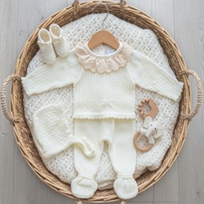 3102 CONJUNTO DE PERLE BEIGE PARA BEBE. MYBABYCHIC