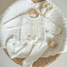 3414 CONJUNTO DE PERLE CRUDO PARA BEBE. la casita de dumbo