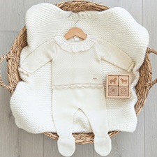 DA-9800 CONJUNTO PARA BEBE. PERLE CRUDO. DON ALGODON la casita de dumbo