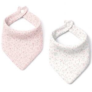 PACK 2 BABEROS BANDANA. BAMBU. FLORES PETALOS. INTERBABY la casita de dumbo